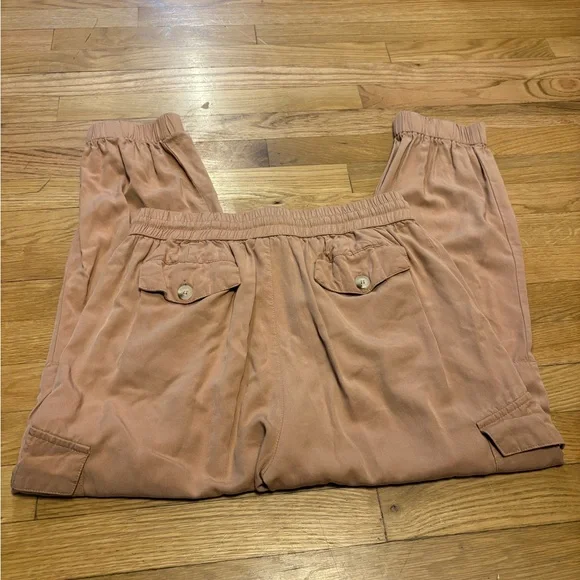 Dress Forum women’s Light Brown Cargo Pants - Picture 4 of 4